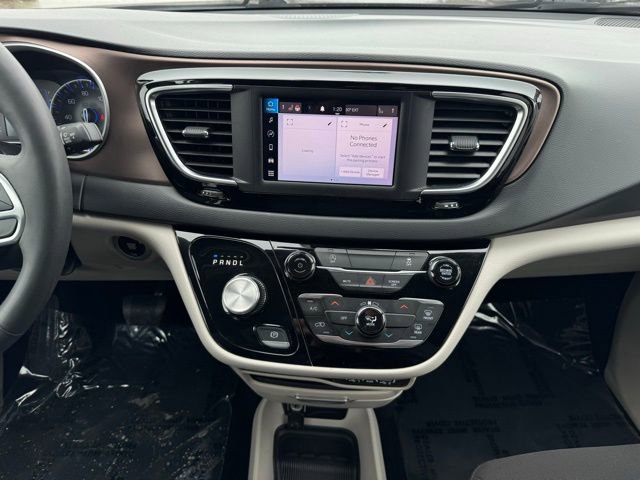 Used 2023 Chrysler Voyager LX video 2