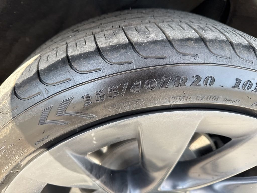 Used 2021 Tesla Model Y Long Range image 36