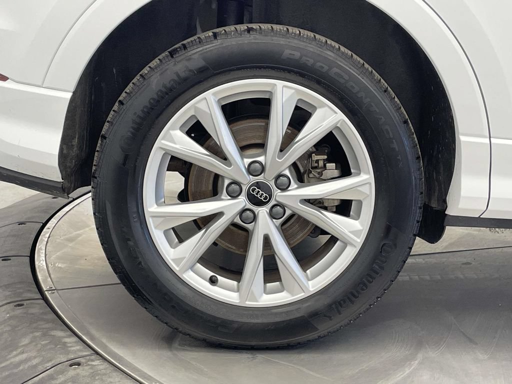 Certified 2025 Audi Q3 2.0T Premium w/ Convenience Package AWD/4WD image 13
