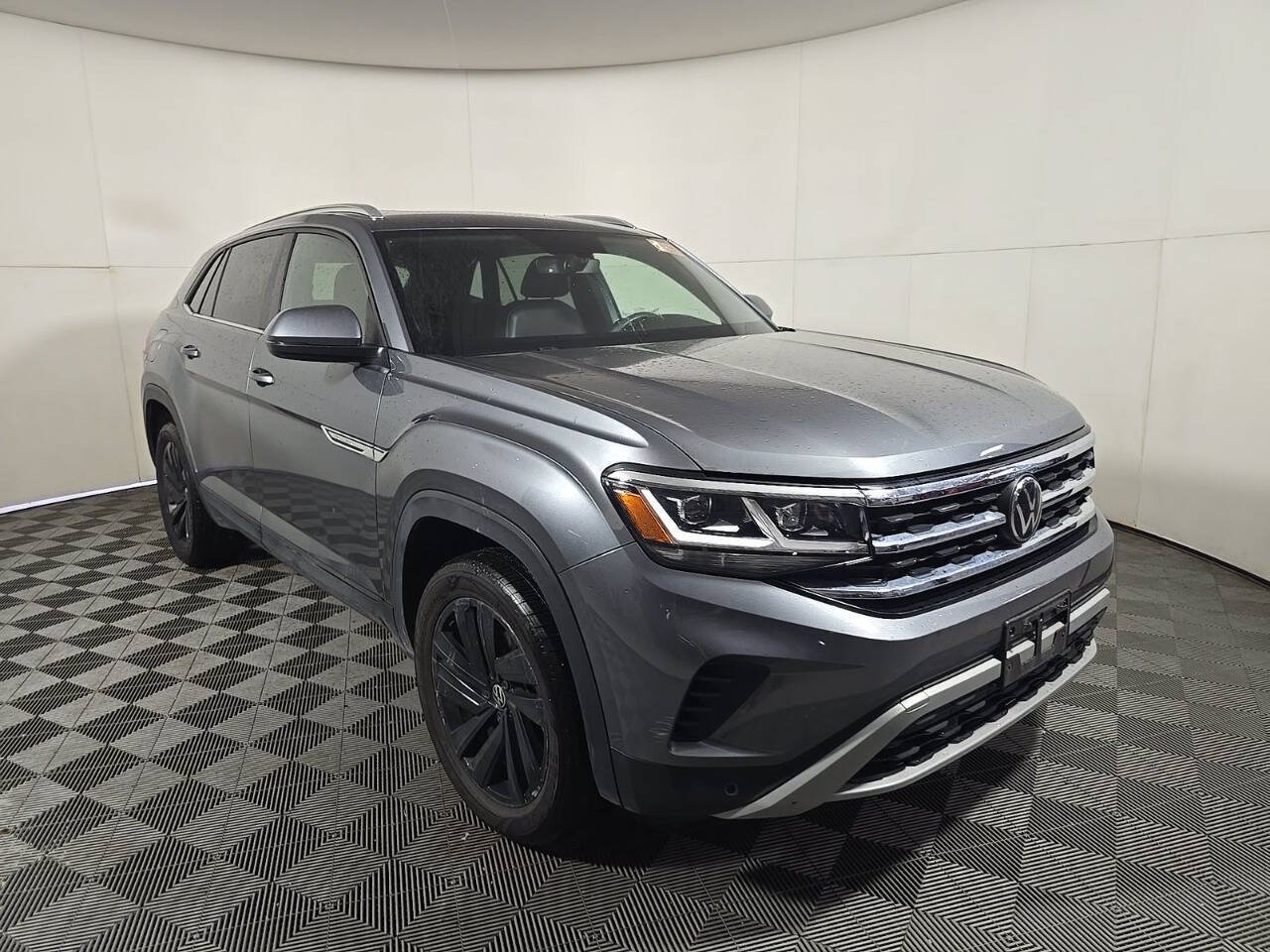 Used 2023 Volkswagen Atlas Cross Sport SE w/ Panoramic Sunroof Package AWD/4WD image 3