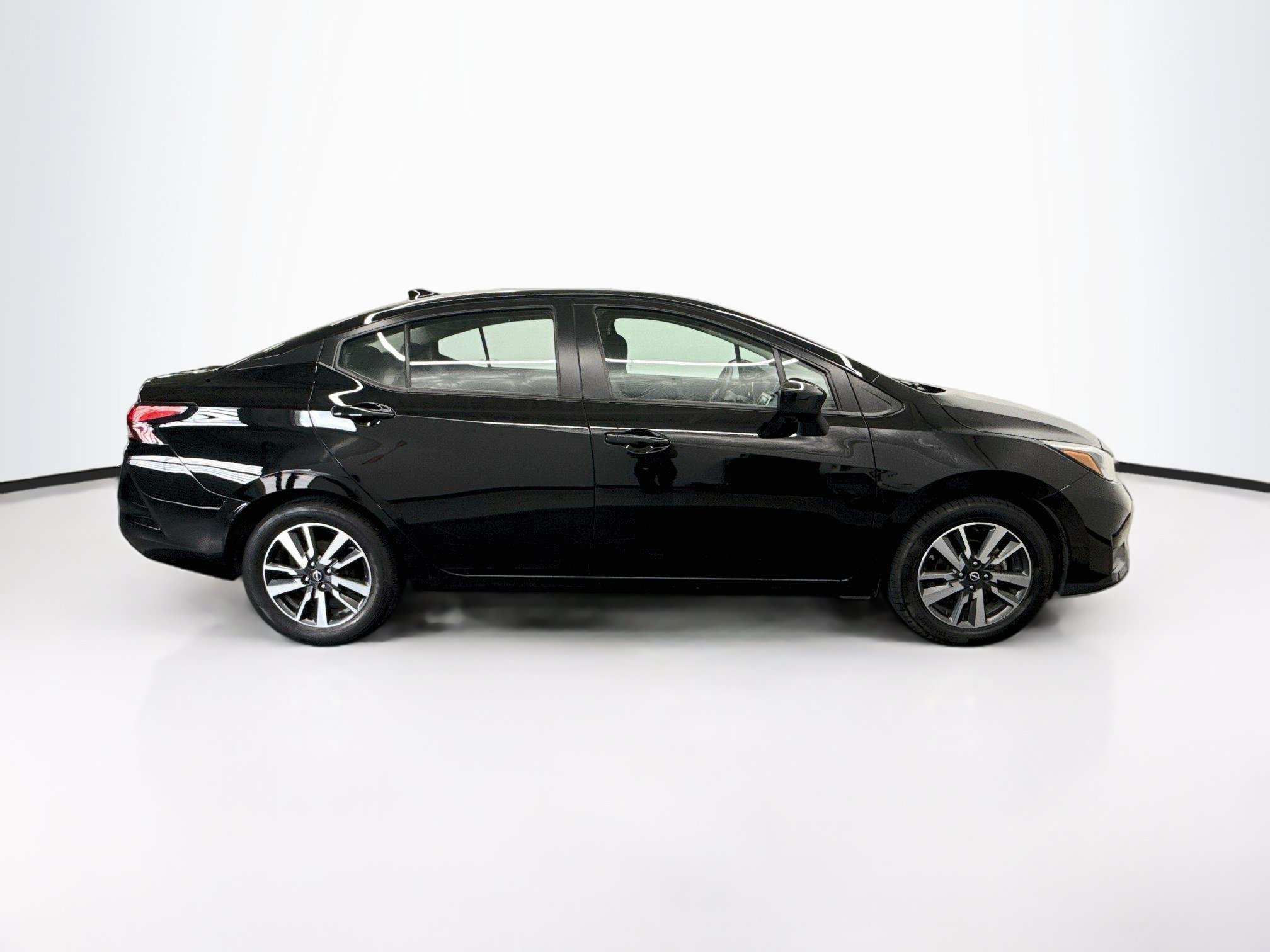 Used 2025 Nissan Versa SV FWD image 10