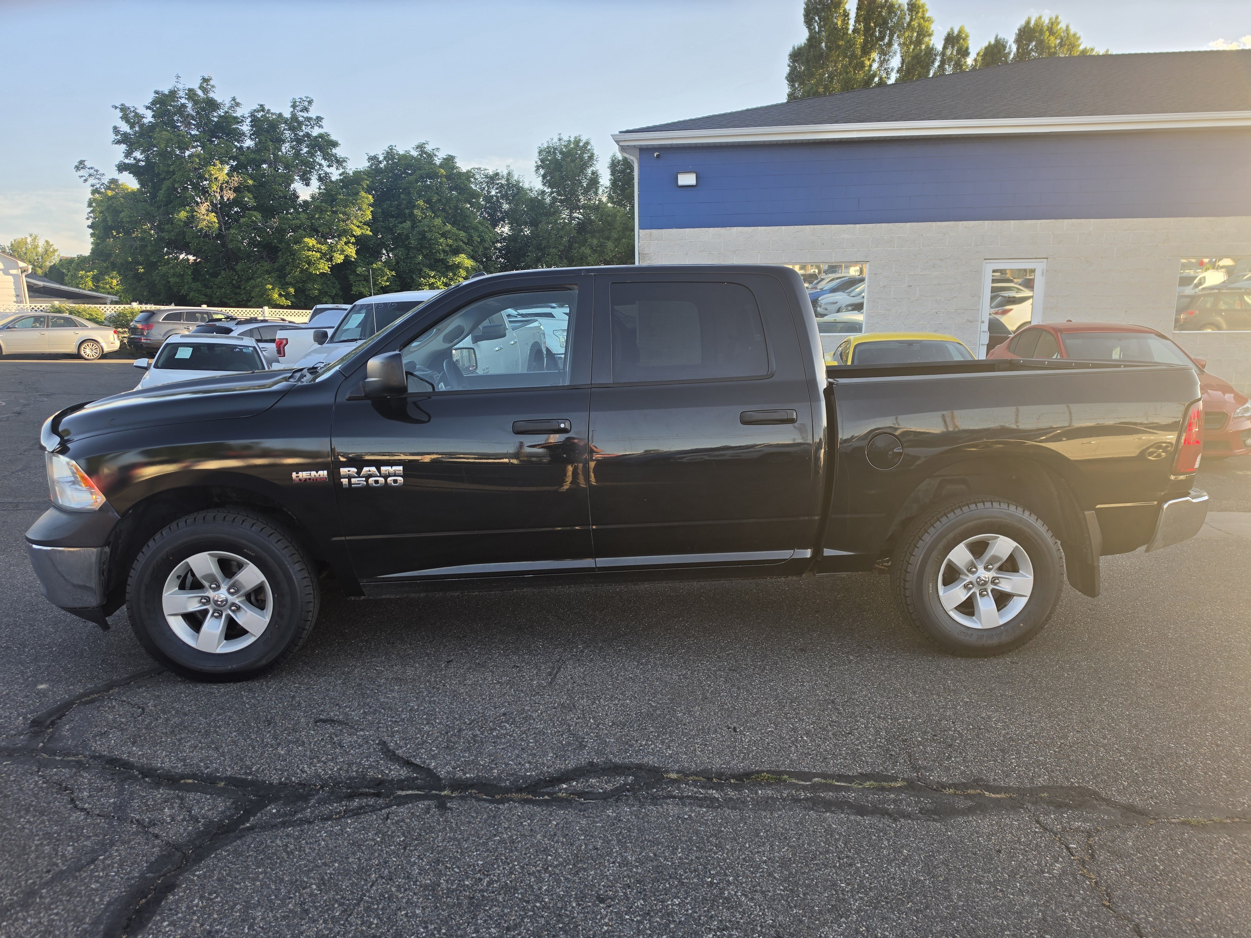 Used 2017 RAM 1500 ST w/ SXT Appearance Group AWD/4WD image 4