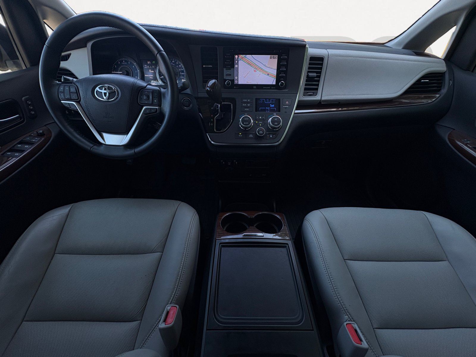 Used 2019 Toyota Sienna Limited Premium FWD image 3