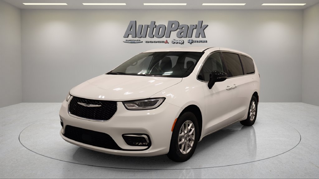 Certified 2025 Chrysler Pacifica Select FWD image 8