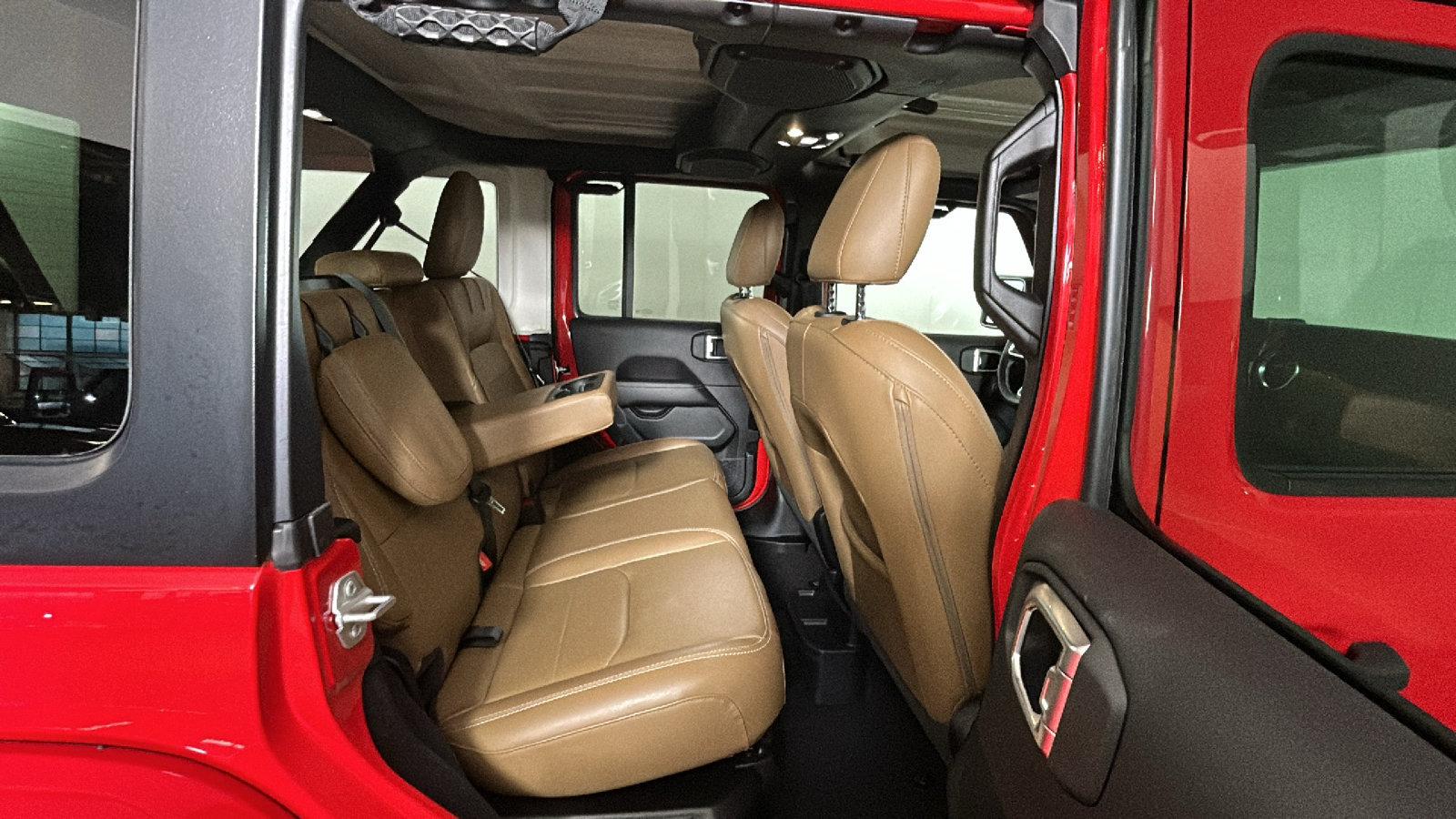 Used 2023 Jeep Wrangler Unlimited Sahara w/ Cold Weather Group AWD/4WD image 33