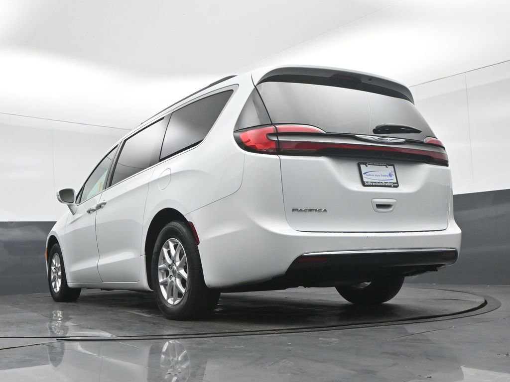 Used 2022 Chrysler Pacifica Touring-L image 72