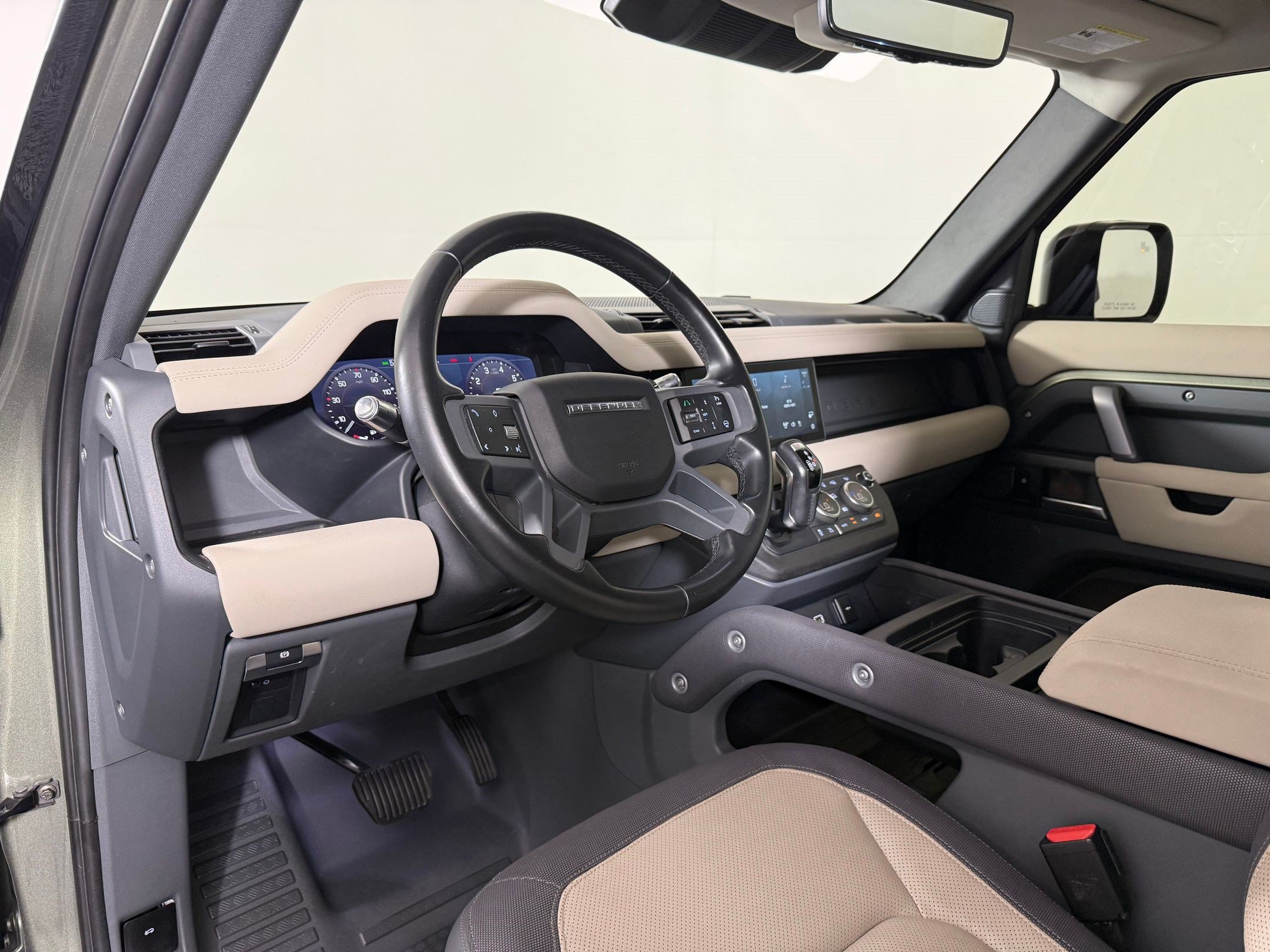 Used 2022 Land Rover Defender 90 X-Dynamic S AWD/4WD image 4