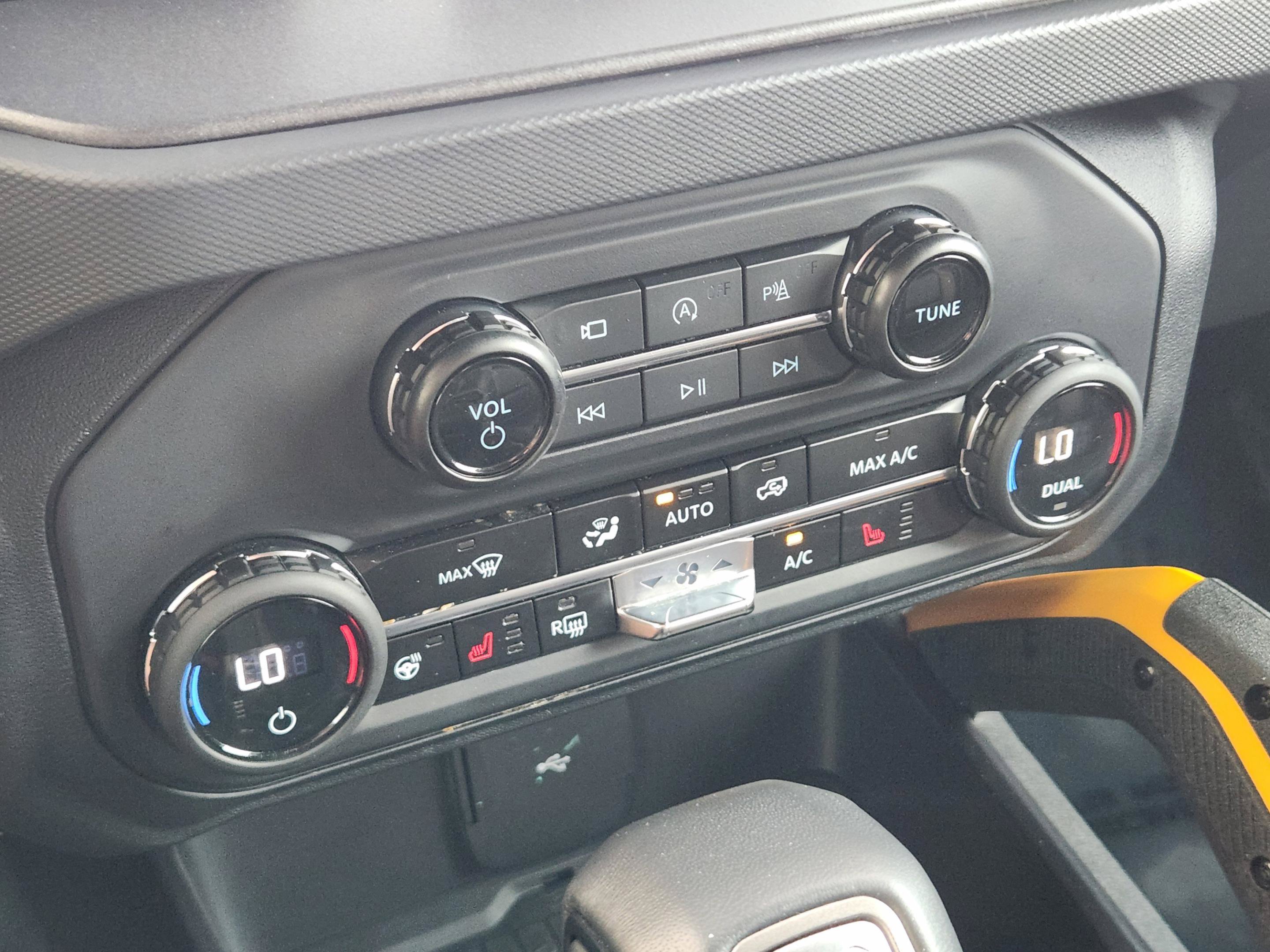 Used 2024 Ford Bronco Badlands AWD/4WD image 14