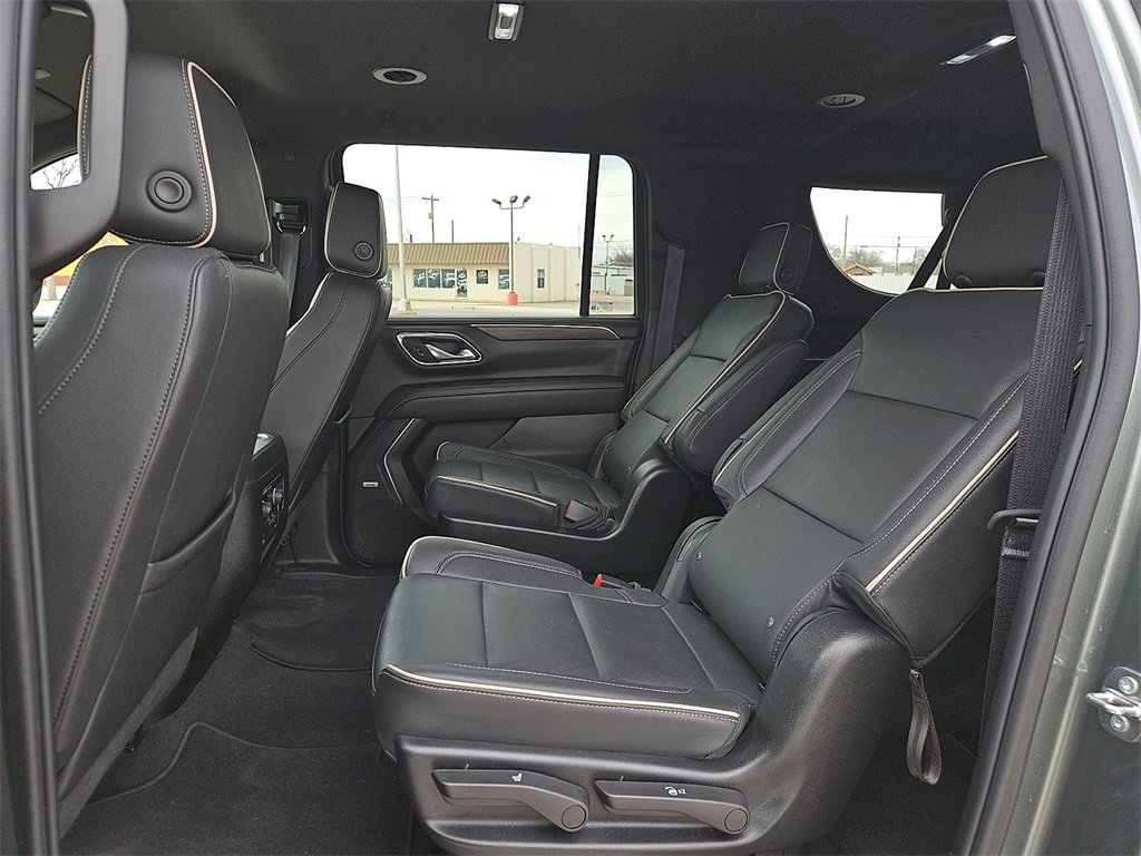 Used 2023 Chevrolet Suburban Premier image 11