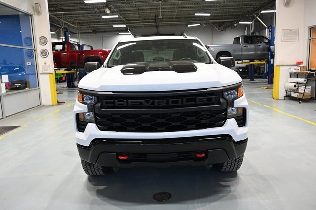 New 2026 Chevrolet Silverado 1500 Custom Trail Boss w/ LPO, Dark Essentials Package image 2