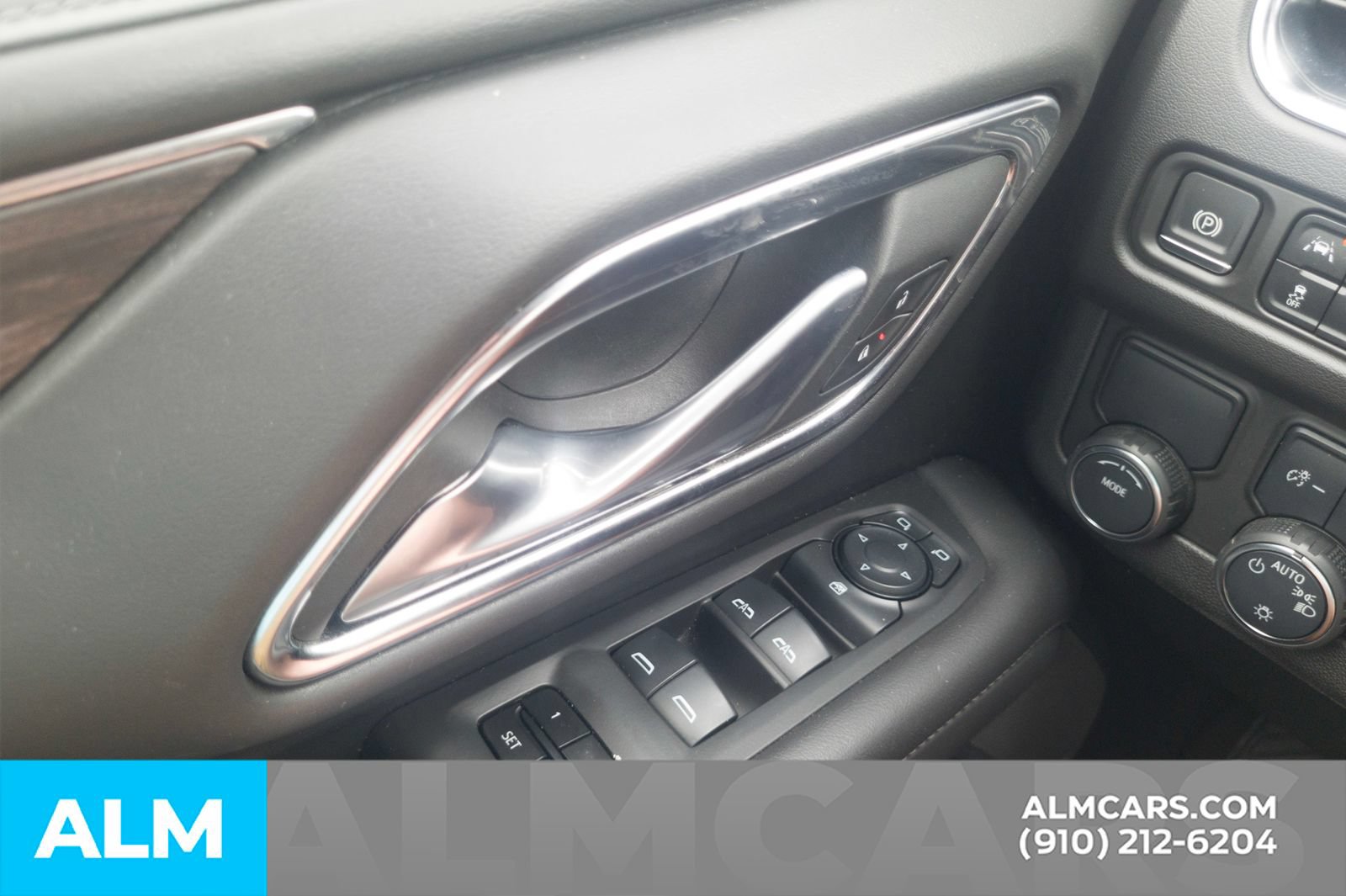 Used 2024 Chevrolet Suburban LT RWD image 30