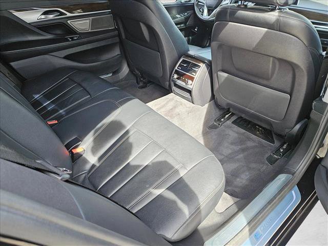 Used 2018 BMW 740e xDrive image 21