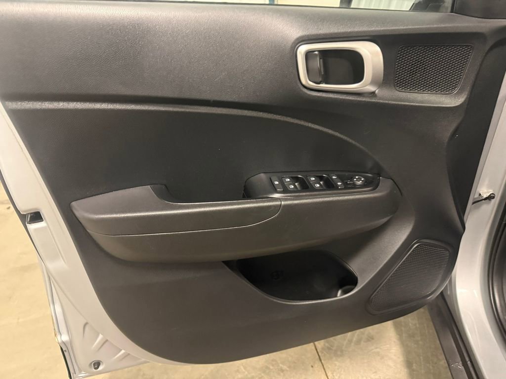 Certified 2022 Hyundai Venue SEL image 23