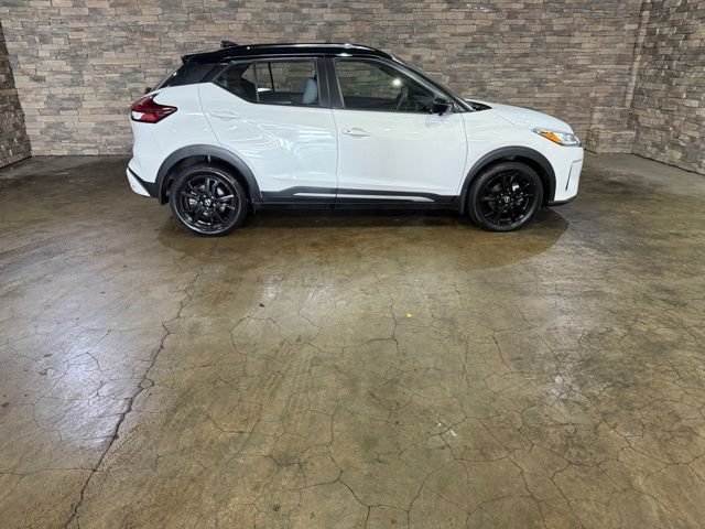 Used 2023 Nissan Kicks SR w/ SR Premium Package FWD image 10