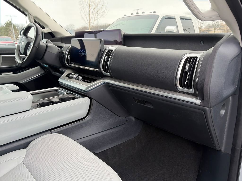 Used 2025 Ford Expedition Max Platinum image 14