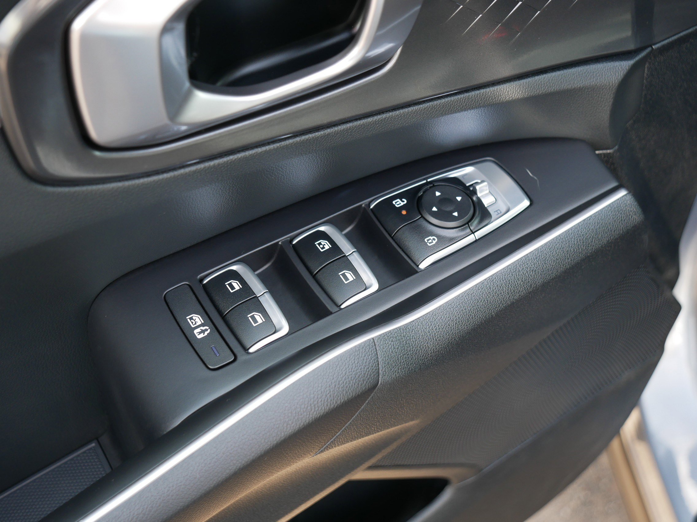 Certified 2025 Kia Sorento S w/ Panoramic Sunroof Package image 19