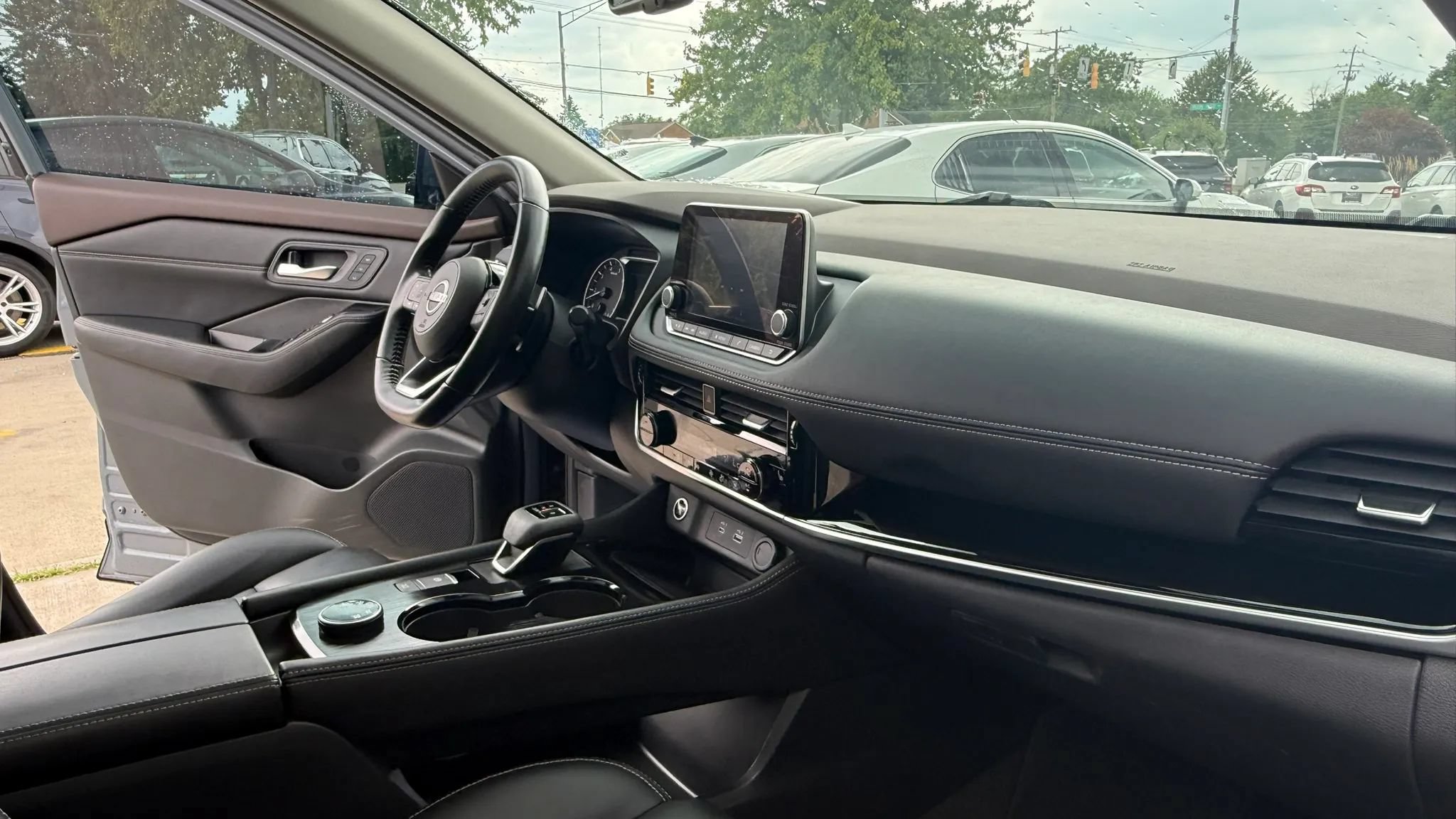 Used 2023 Nissan Rogue SL AWD/4WD image 14