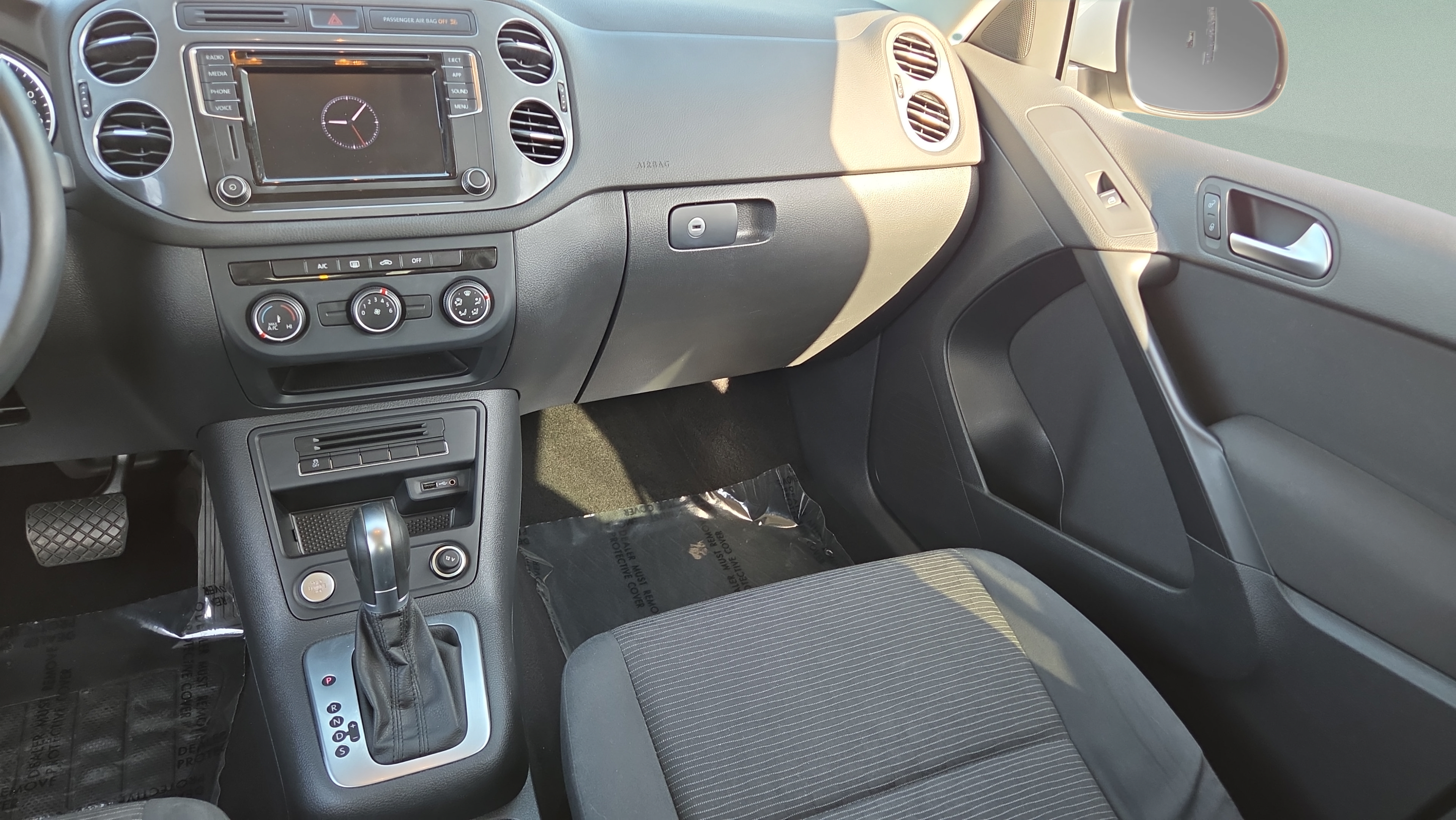 Used 2017 Volkswagen Tiguan S FWD image 14