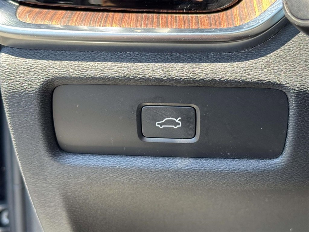 Certified 2024 Volvo V60 B5 Cross Country Plus image 17