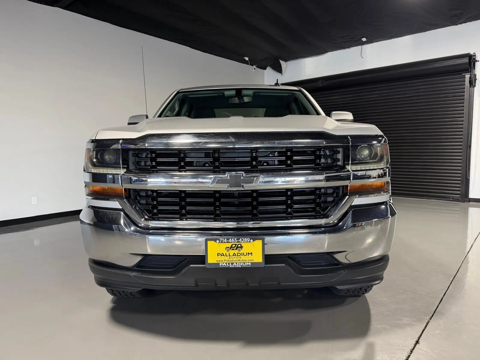 Used 2018 Chevrolet Silverado 1500 LT RWD image 2