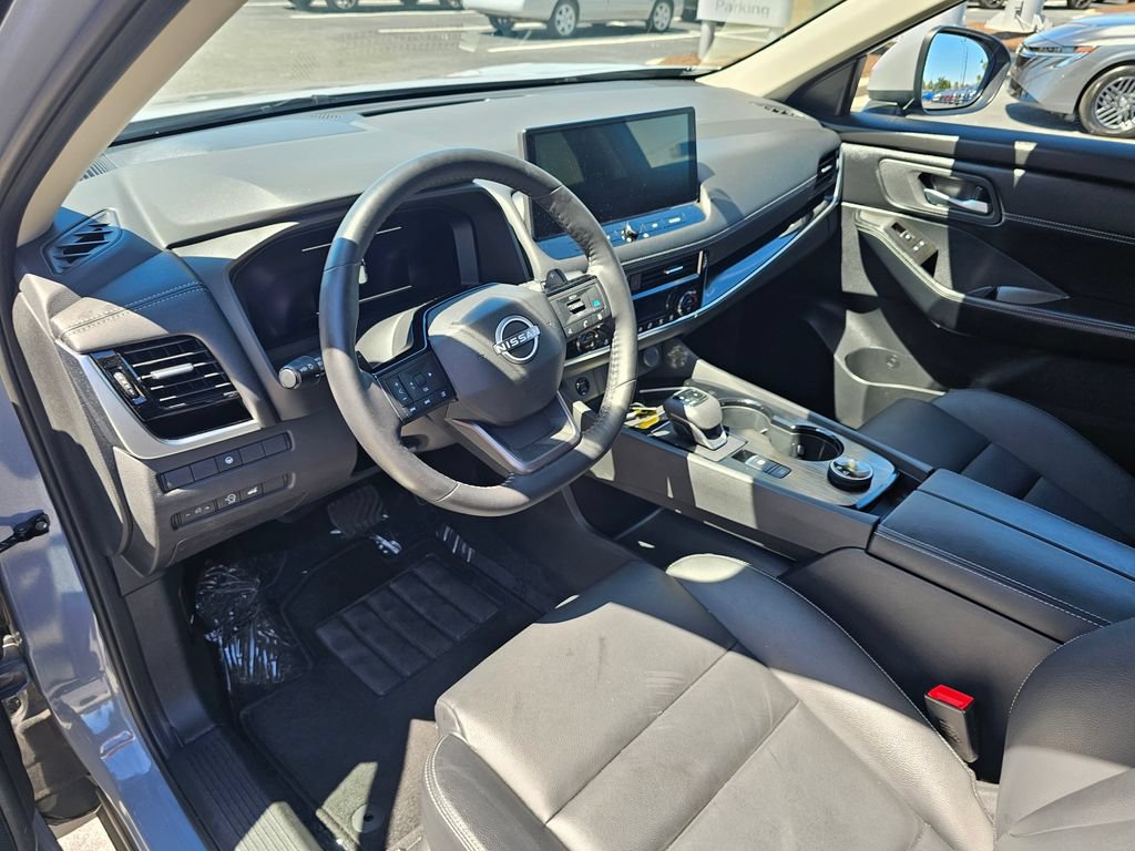 Certified 2025 Nissan Rogue SL AWD/4WD image 15