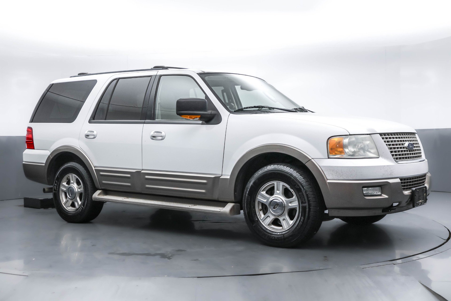 Used 2004 Ford Expedition Eddie Bauer image 4
