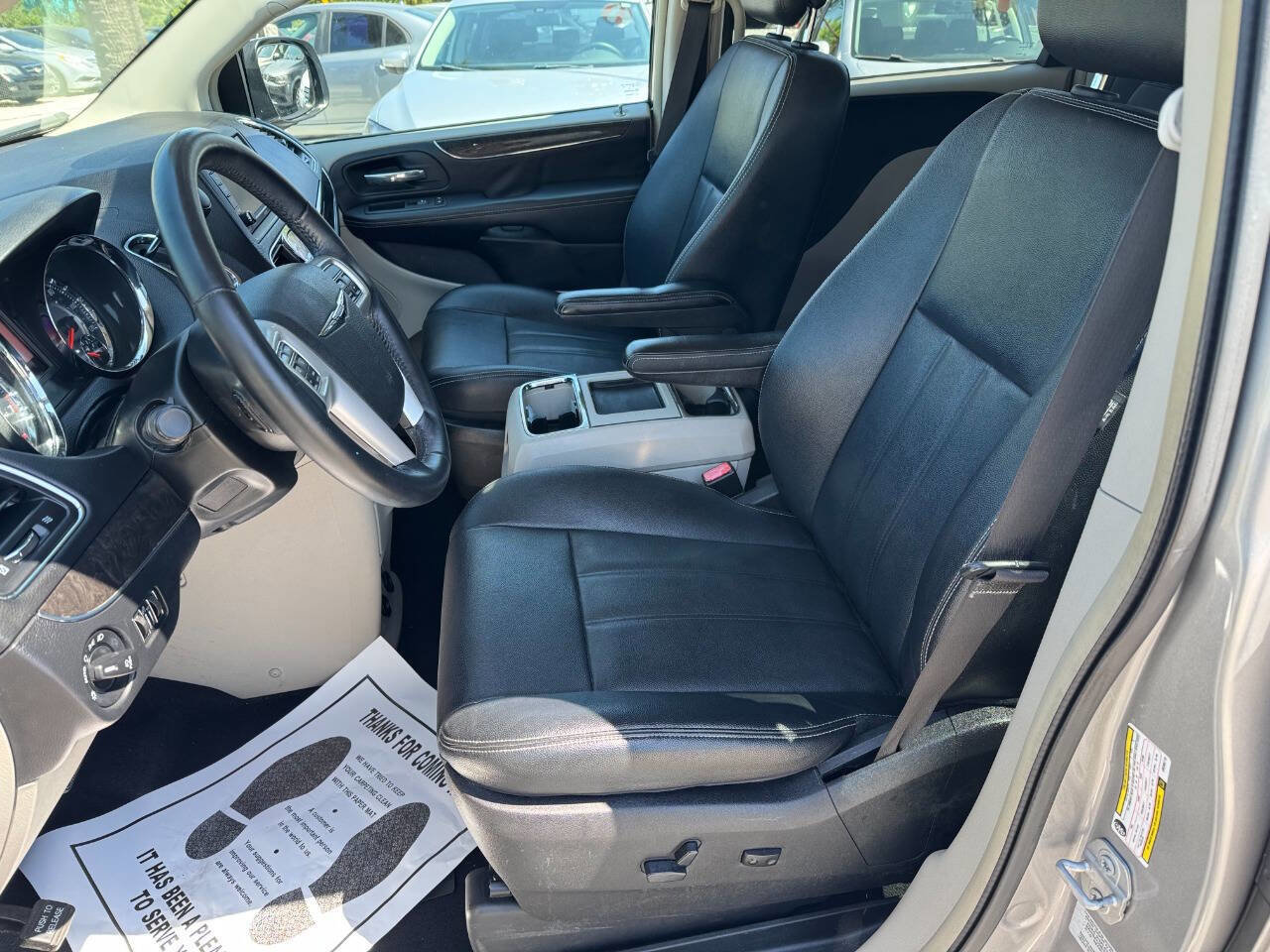 Used 2016 Chrysler Town & Country Touring image 13