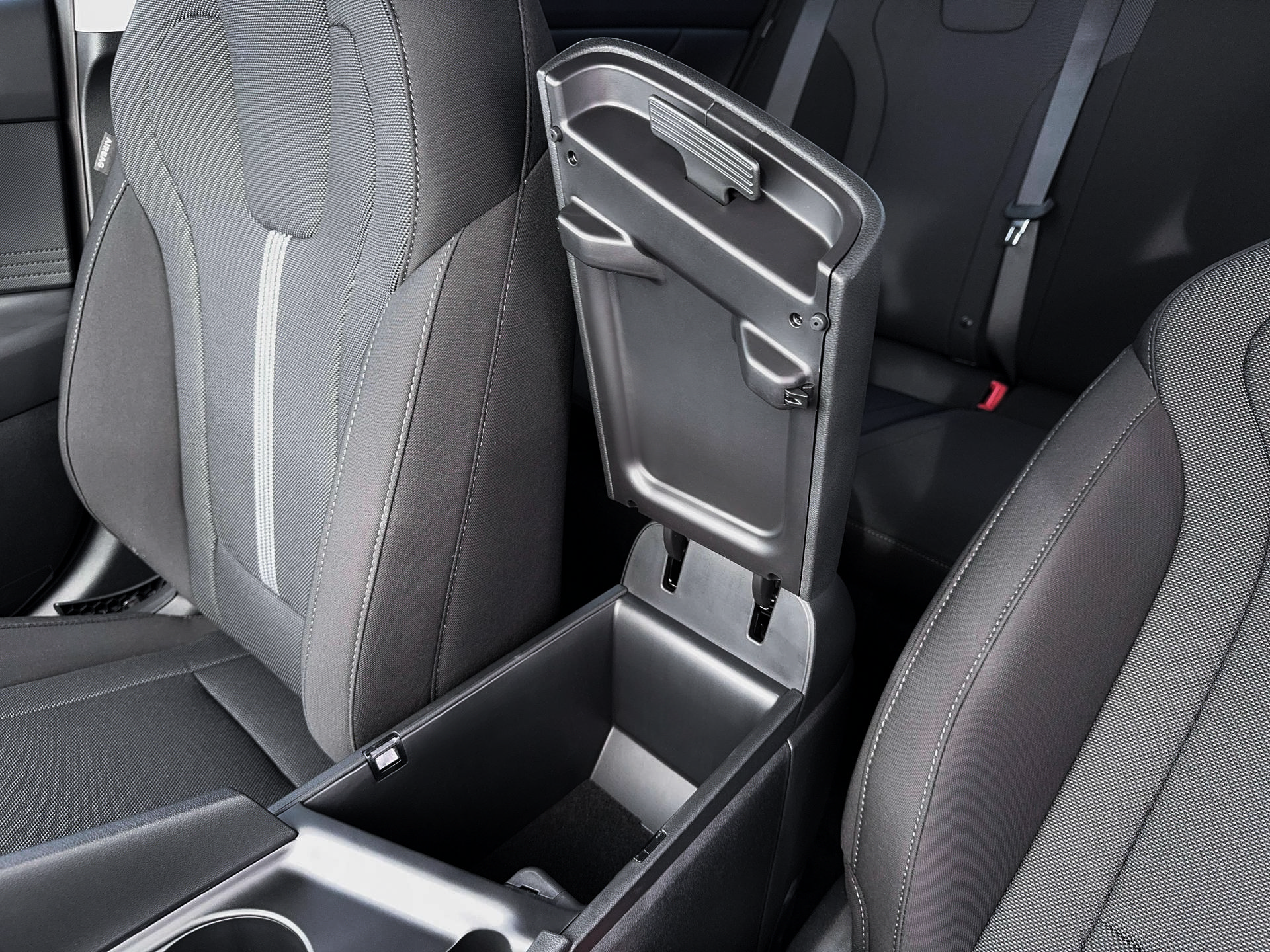 New 2026 Hyundai Elantra SE FWD image 18