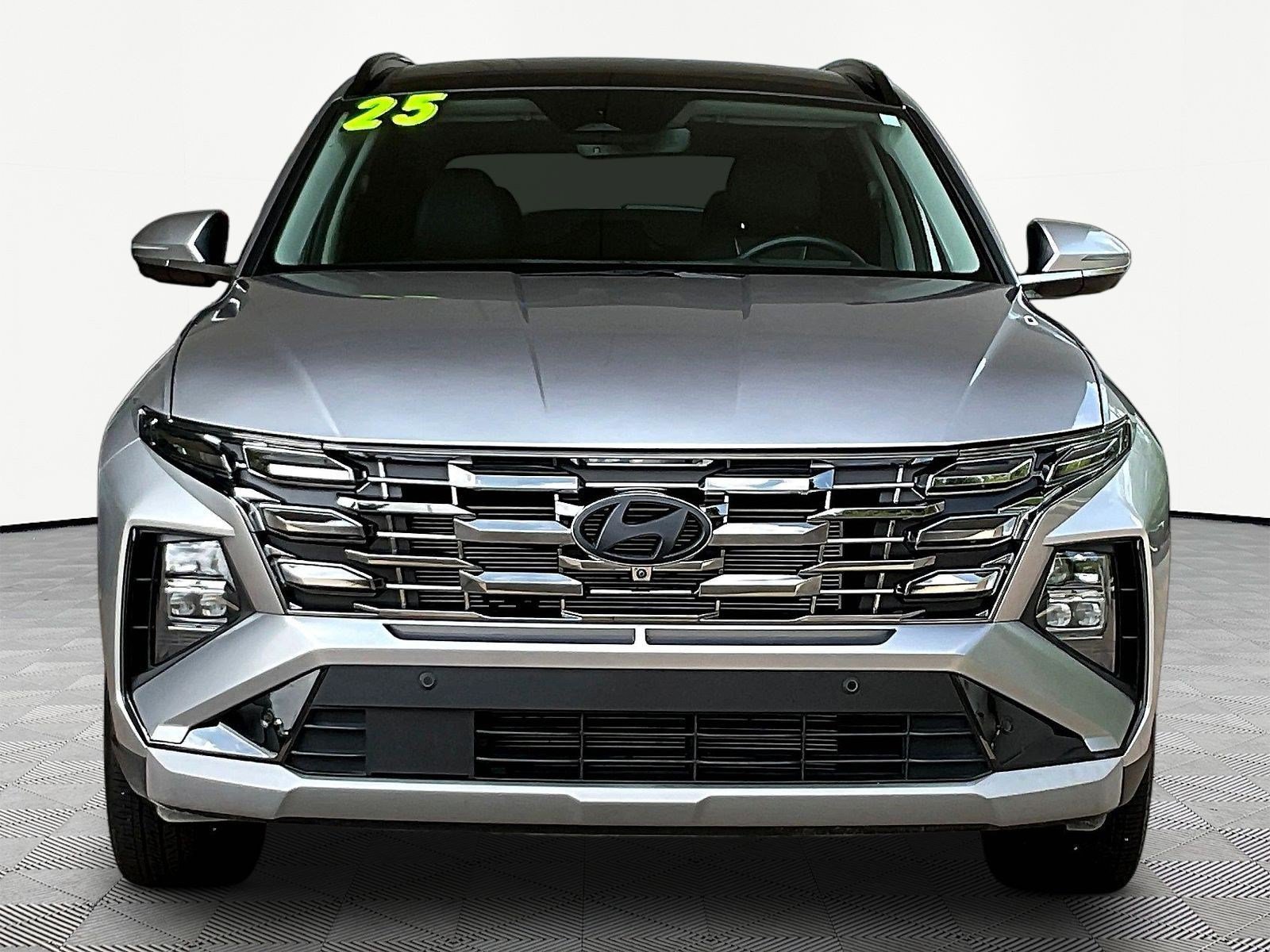Used 2025 Hyundai Tucson Limited FWD image 2
