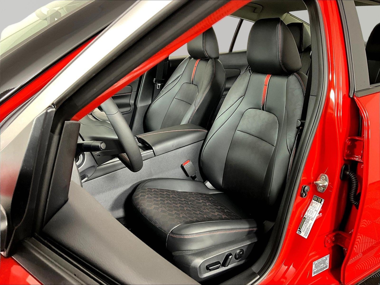 New 2026 Nissan Sentra SR w/ SR Premium Package FWD image 17