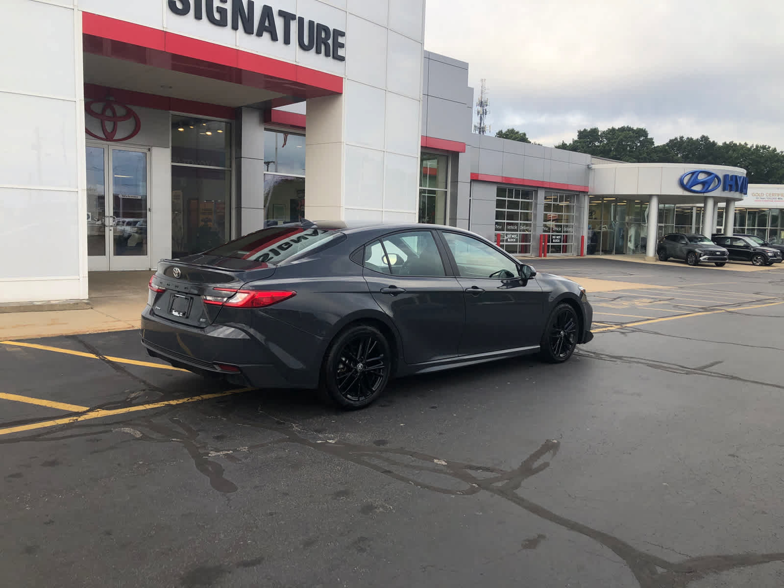 Certified 2025 Toyota Camry SE FWD image 2