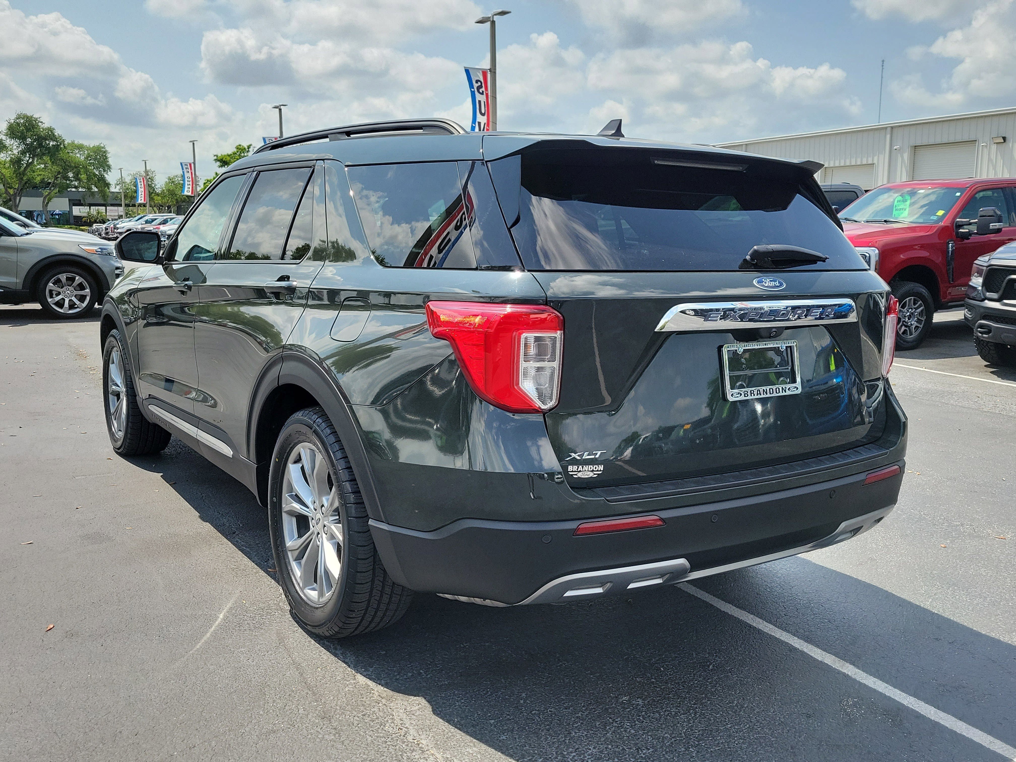 Certified 2022 Ford Explorer XLT w/ Equipment Group 202A RWD image 7