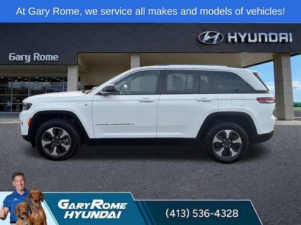 Used 2023 Jeep Grand Cherokee 4WD 4xe image 2