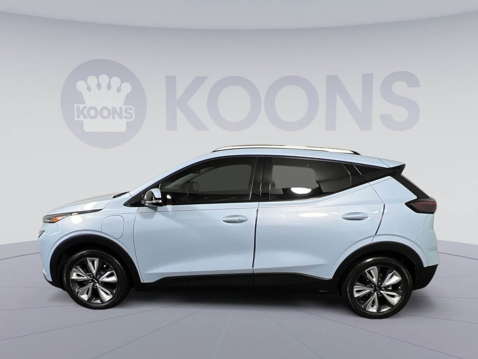 Used 2023 Chevrolet Bolt EUV LT w/ Convenience Package image 2