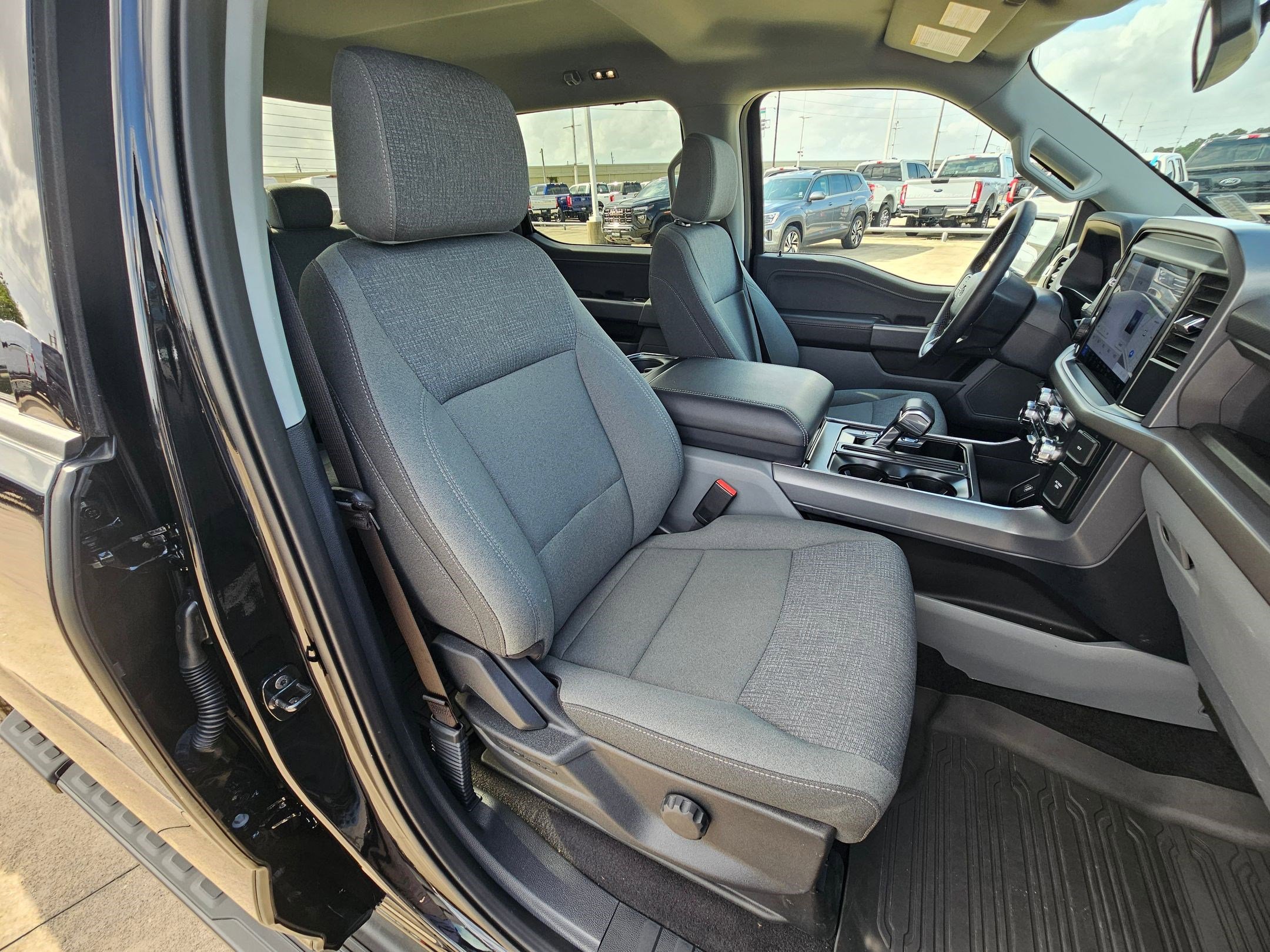 Used 2025 Ford F150 Lightning XLT image 48