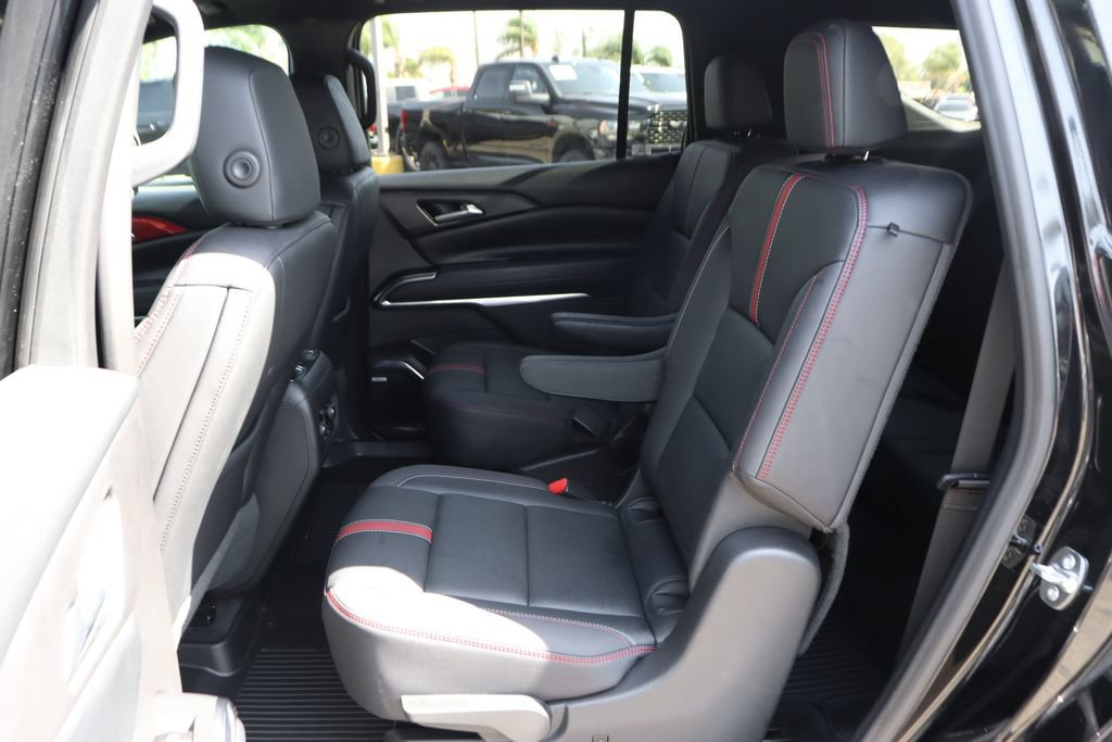 Used 2026 Chevrolet Traverse RS w/ LPO, Floor Liner Package FWD image 39