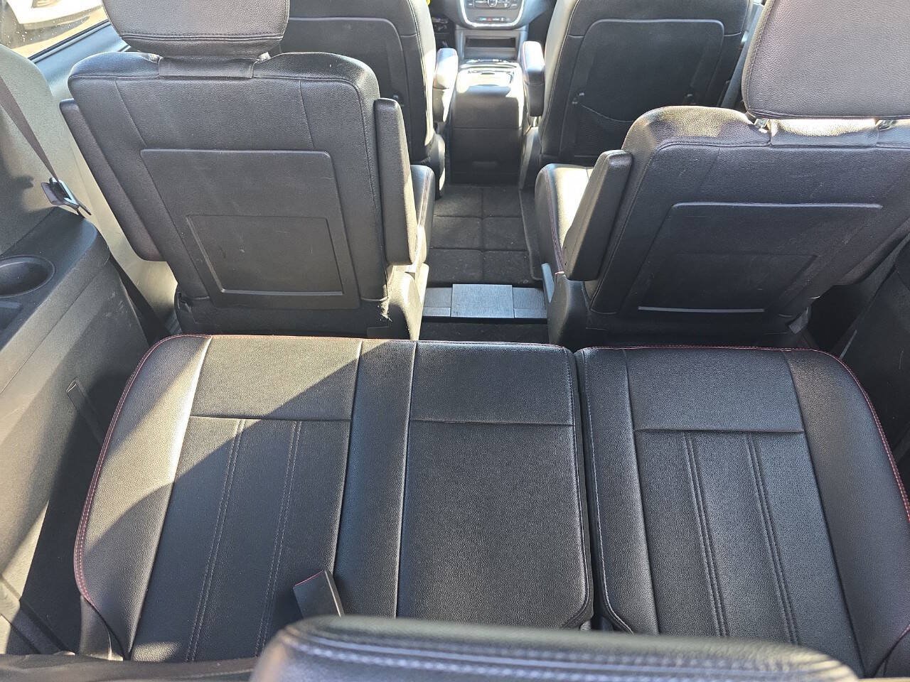 Used 2016 Dodge Grand Caravan R/T FWD image 10