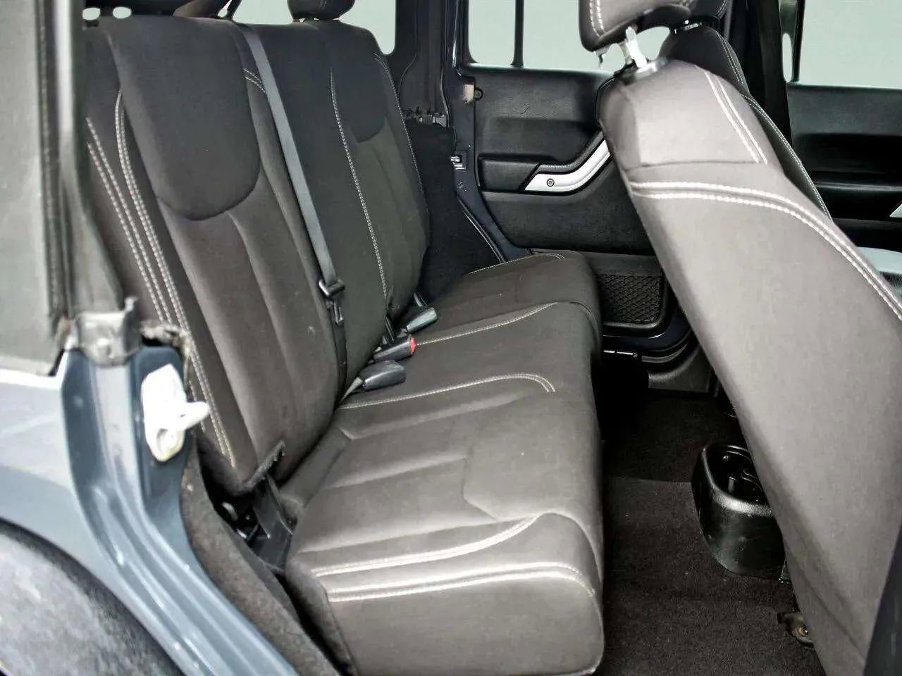 Used 2016 Jeep Wrangler Unlimited Rubicon w/ Connectivity Group image 24