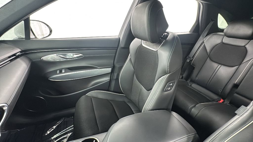 Used 2025 Genesis GV70 3.5T Sport image 13