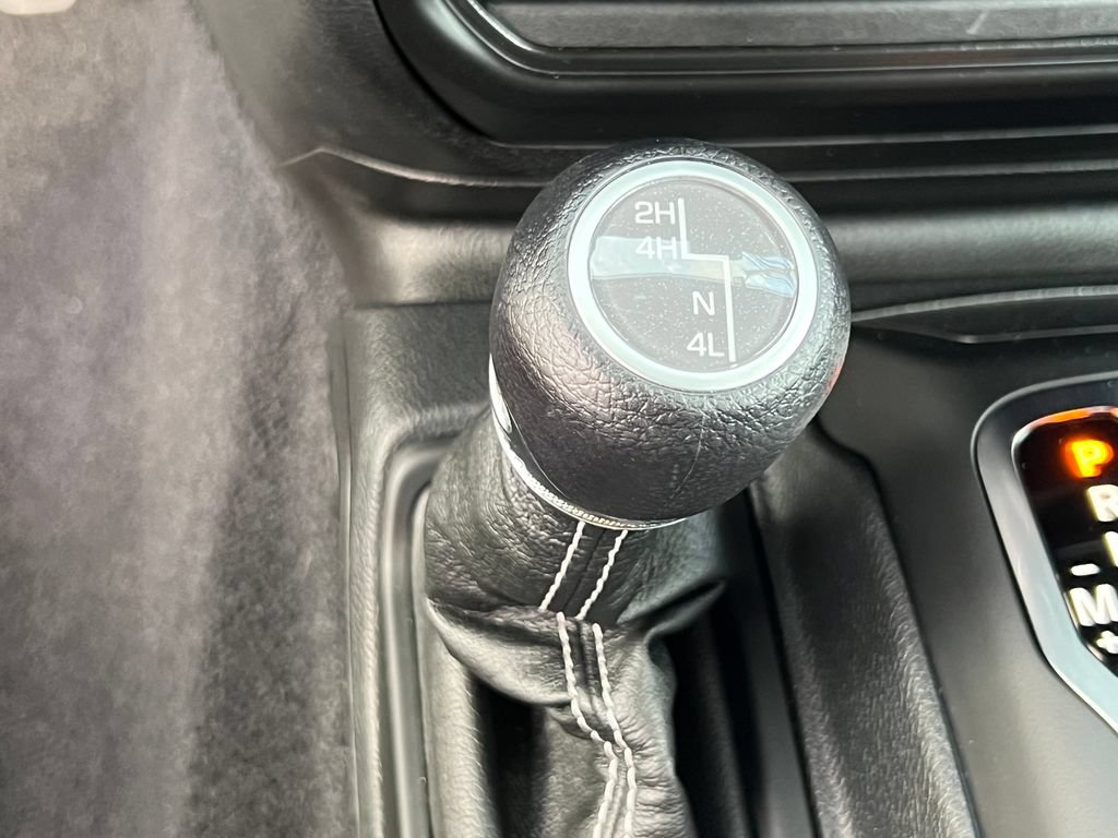 Used 2023 Jeep Wrangler Unlimited Sahara AWD/4WD image 38