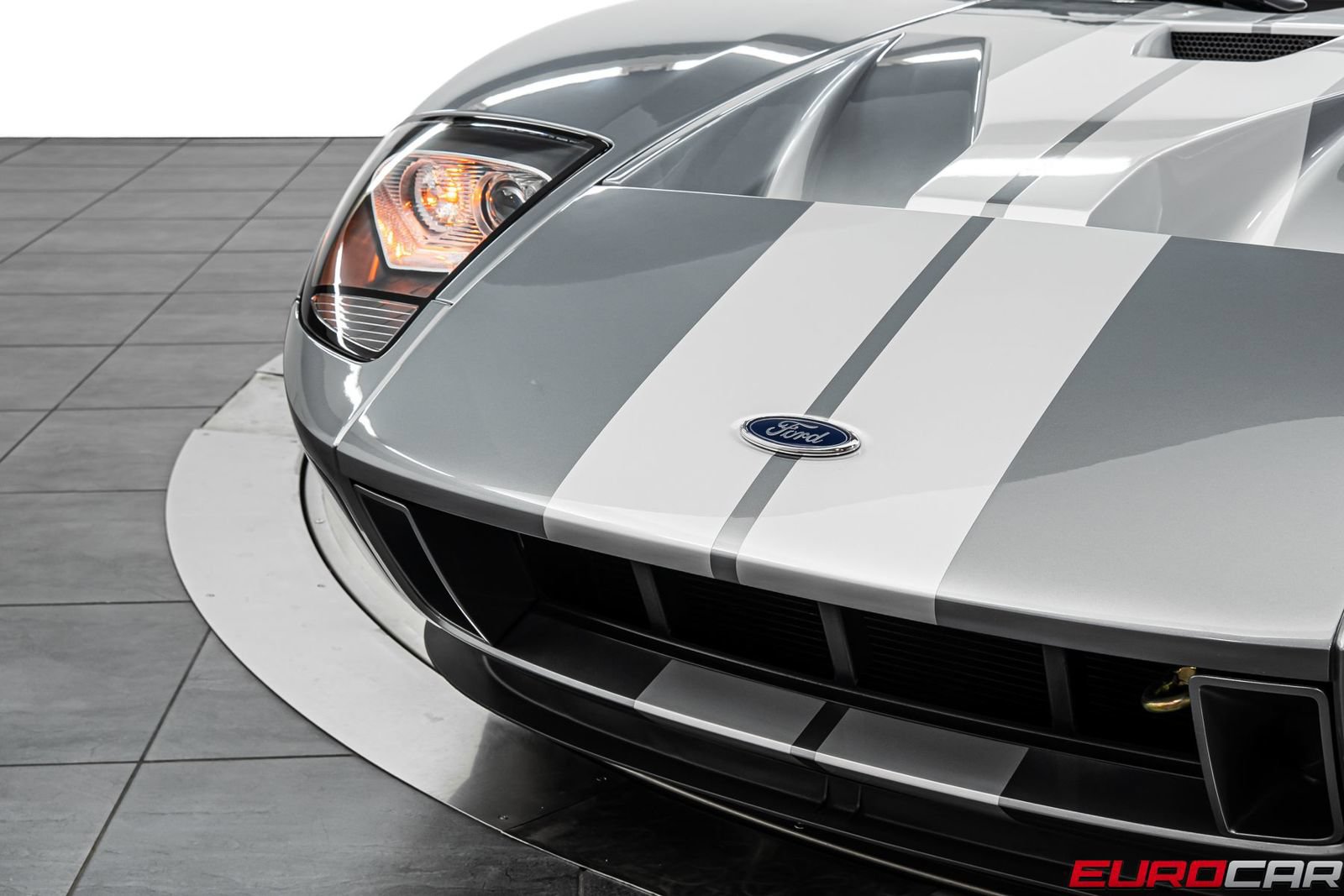 Used 2006 Ford GT RWD image 11