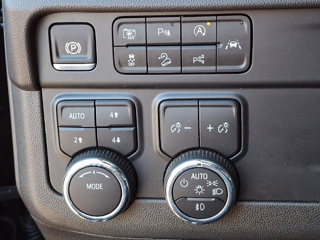 Used 2025 Chevrolet Suburban Z71 AWD/4WD image 9