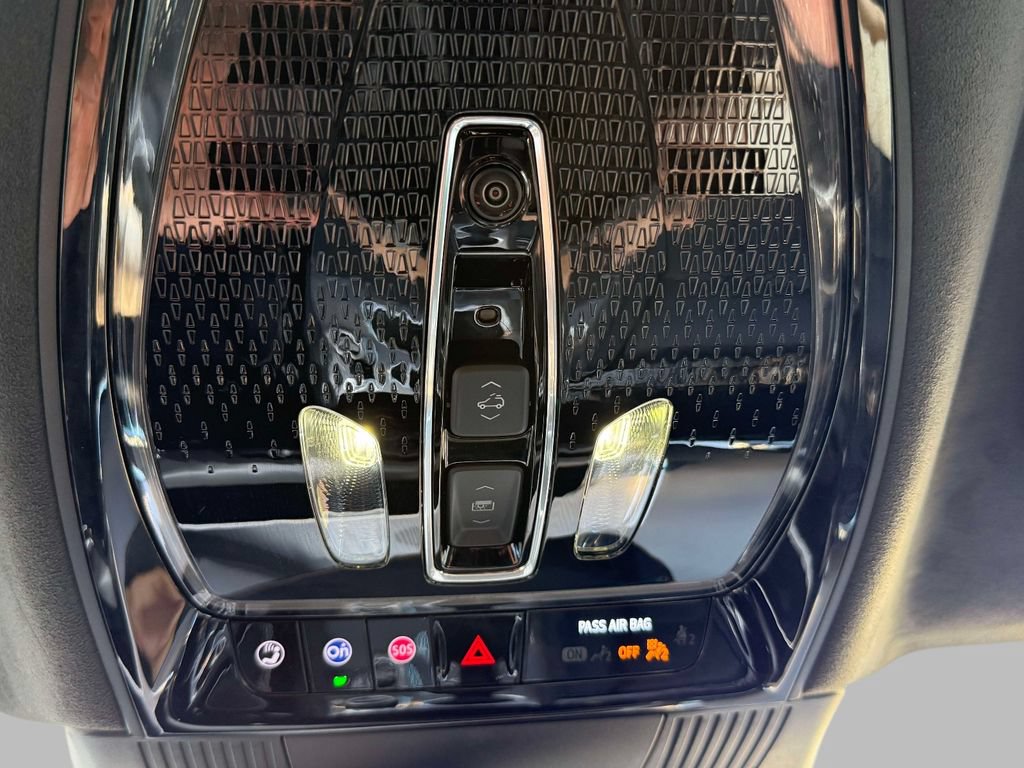 Used 2026 Cadillac Vistiq Luxury w/ LPO, Floor Liner Package AWD/4WD image 26