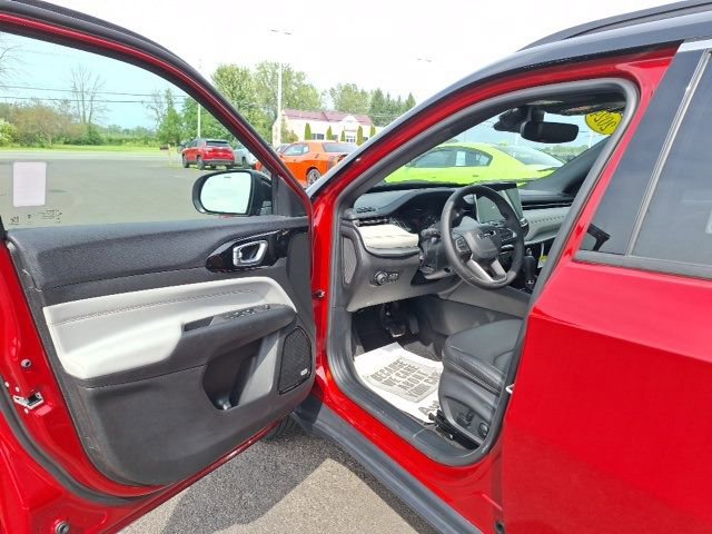 Used 2024 Jeep Compass Limited w/ Sun and Sound Group AWD/4WD image 12