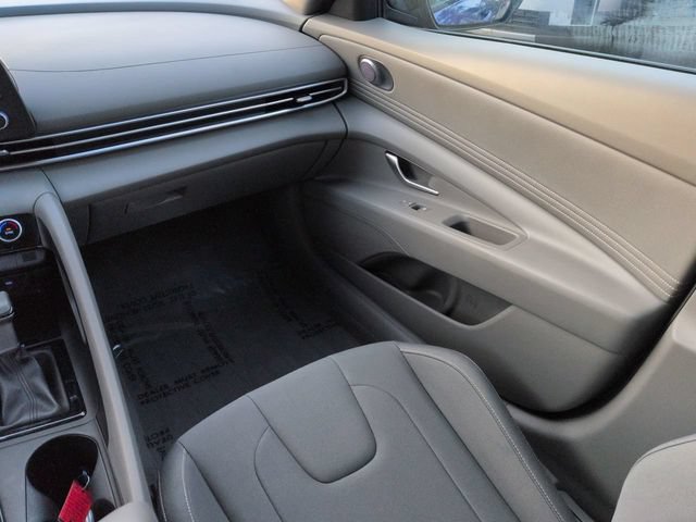 Certified 2025 Hyundai Elantra Sport FWD image 16