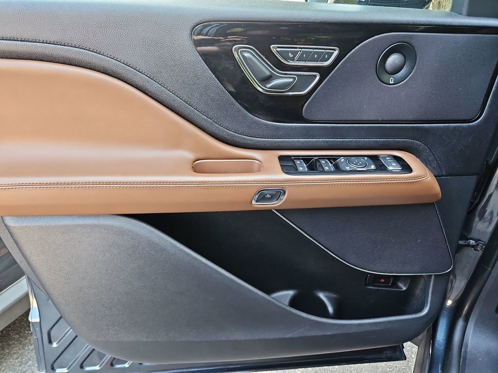Used 2023 Lincoln Aviator Reserve w/ Equipment Group 201A image 29