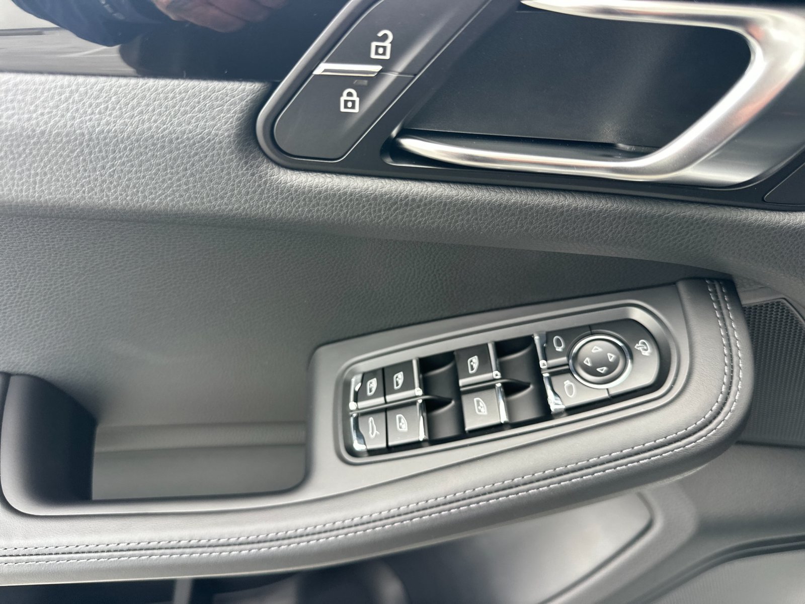New 2026 Porsche Macan AWD/4WD image 13