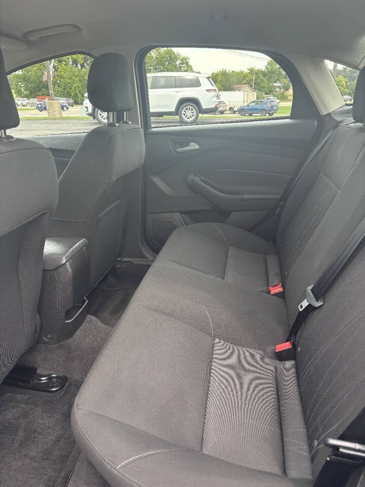Used 2018 Ford Focus SE FWD image 6