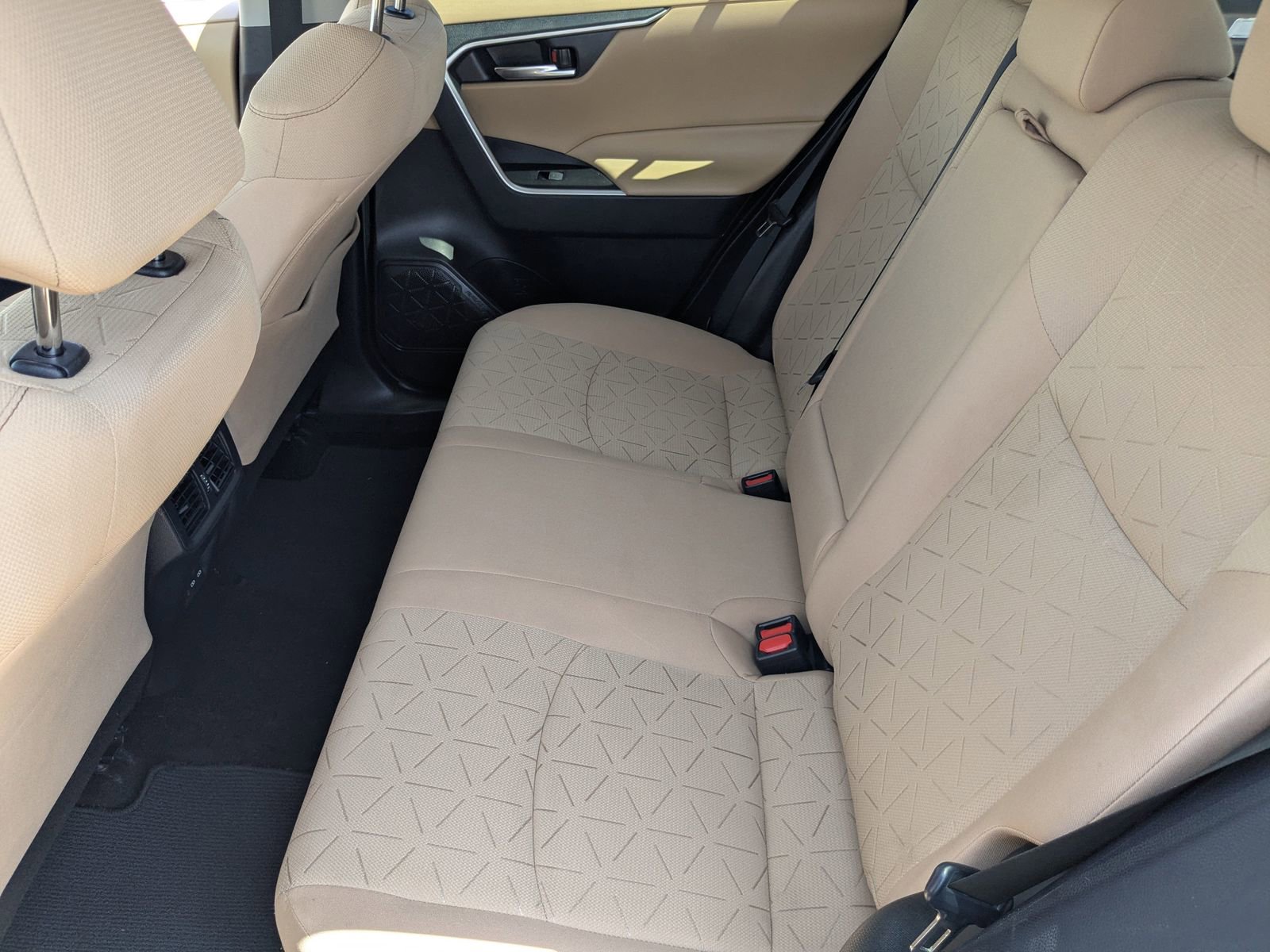 Used 2022 Toyota RAV4 XLE w/ Convenience Package FWD image 15
