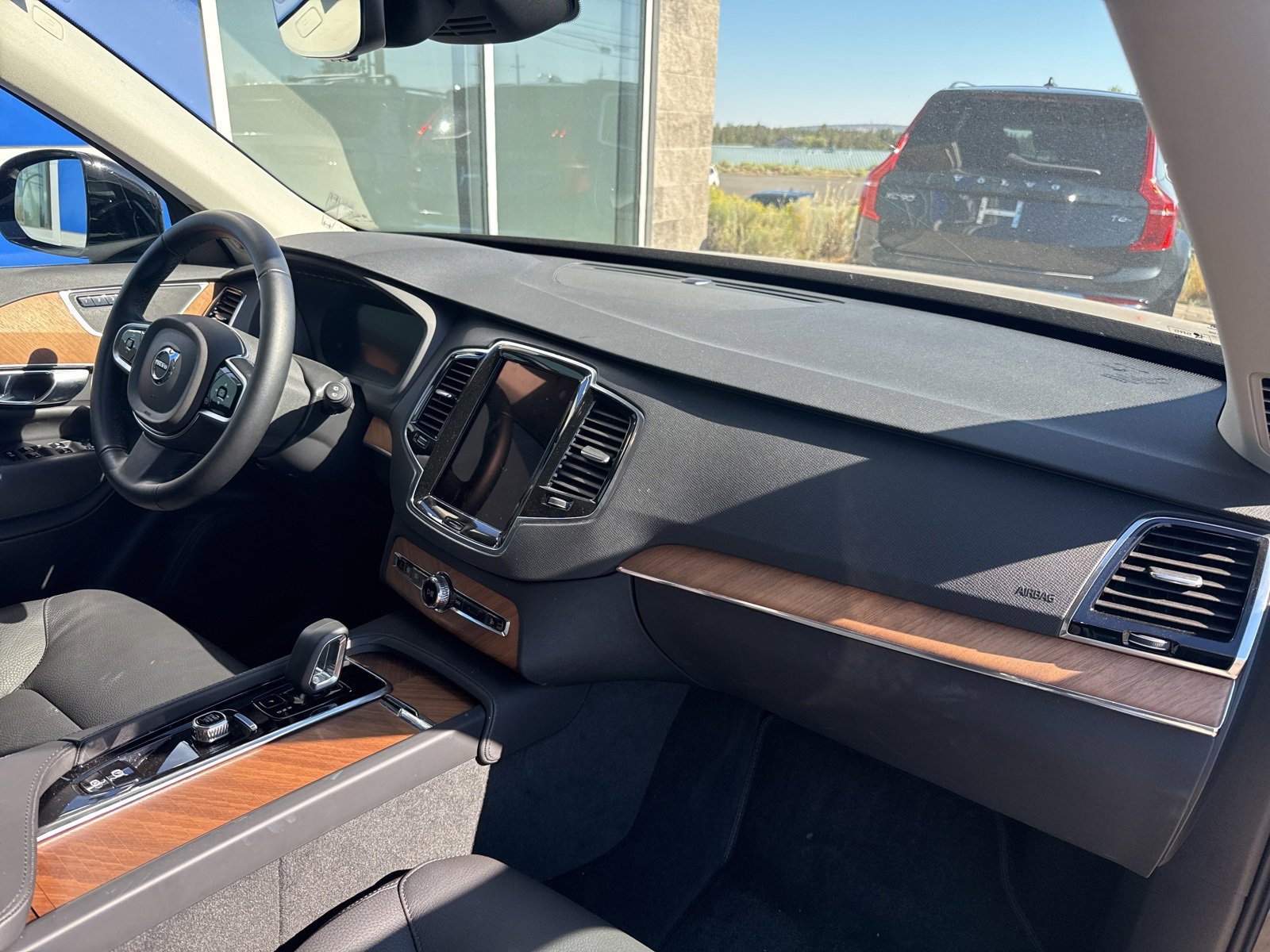 Used 2025 Volvo XC90 B6 Plus image 15